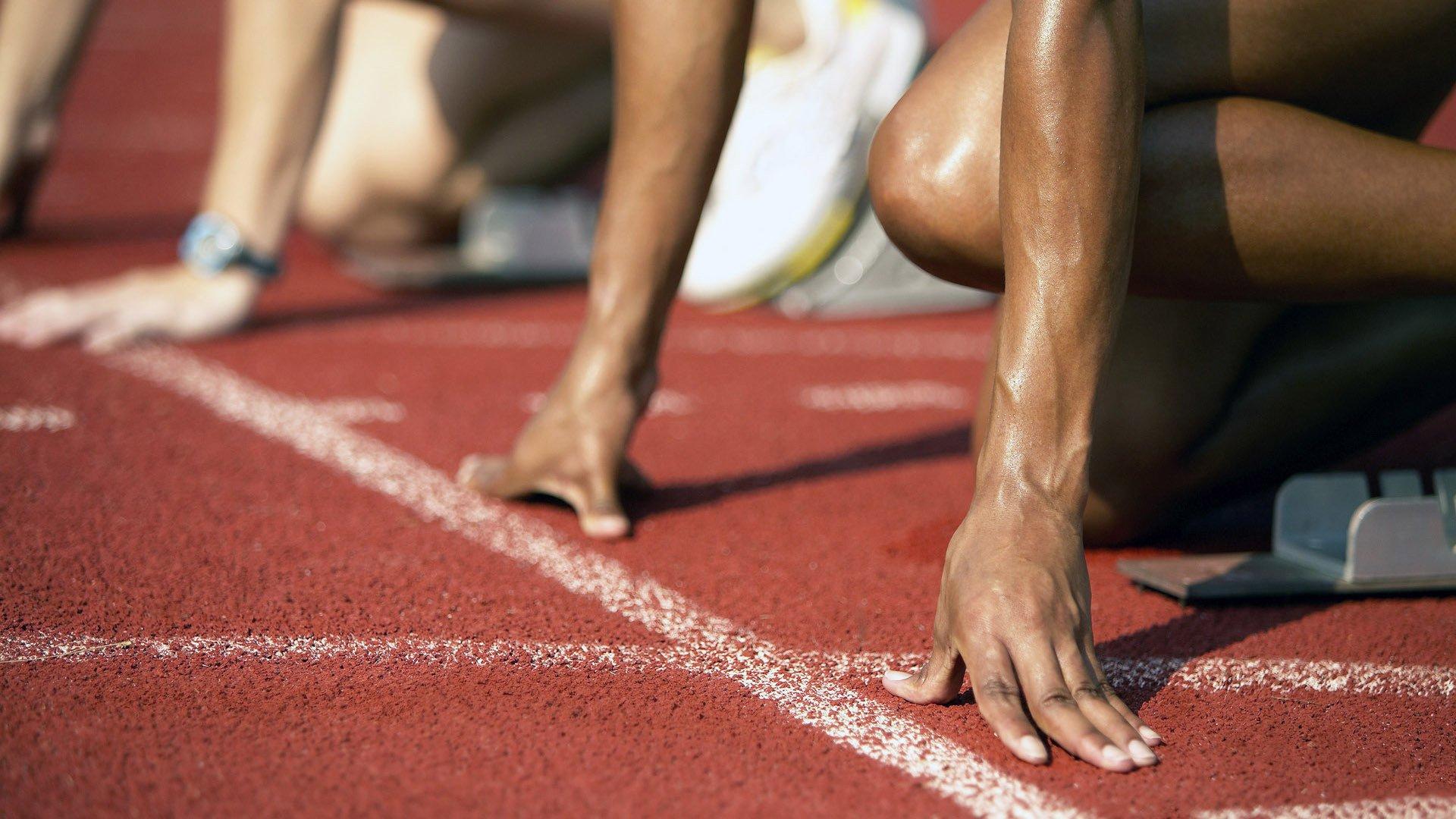 纳达尔鏖战五盘惊险晋级，法网男单八强再显红土之王本色